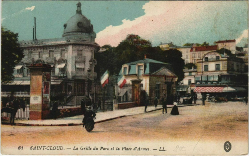 Carte postale ancienne Saint-Cloud La Grille du Parc à Saint-Cloud