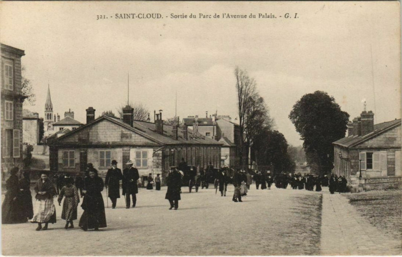 Carte postale ancienne Saint-Cloud Sortie du Parc à Saint-Cloud