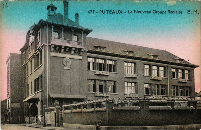 Carte postale ancienne Puteaux - Le Nouveau Groupe Scolaire à Puteaux