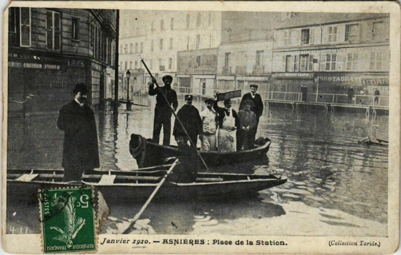 Carte postale ancienne Asnieres - Place de la Station, Janvier 1910