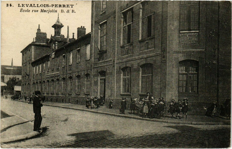 Carte postale ancienne Levallois-Perret - Ecole rue Marjolin à Levallois-Perret