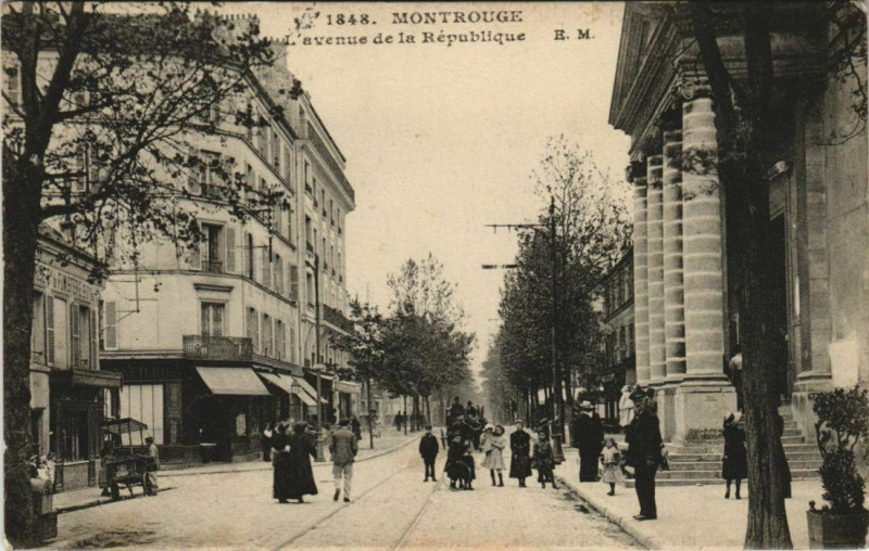 Carte postale ancienne Montrouge - L'Avenue de la République à Montrouge