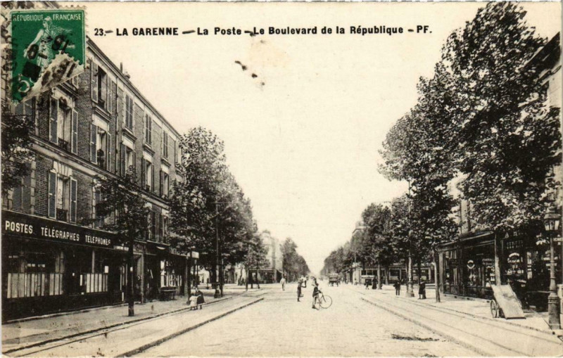 Carte postale ancienne La Garenne (Dep.92) Le Poste Le Boulevard de la République