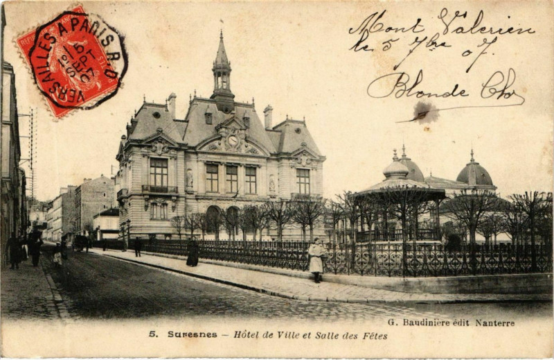 Carte postale ancienne Suresnes Hotel de Ville et Salle de Fétes à Suresnes