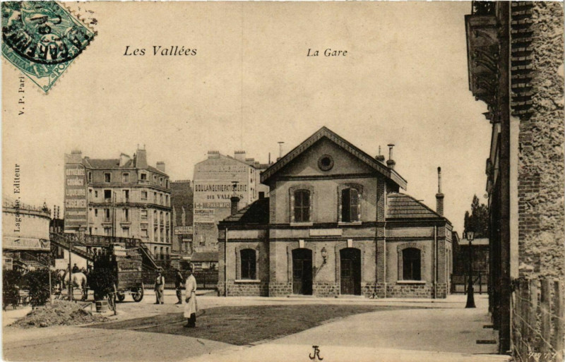 Carte postale ancienne Les Vallees La Gare