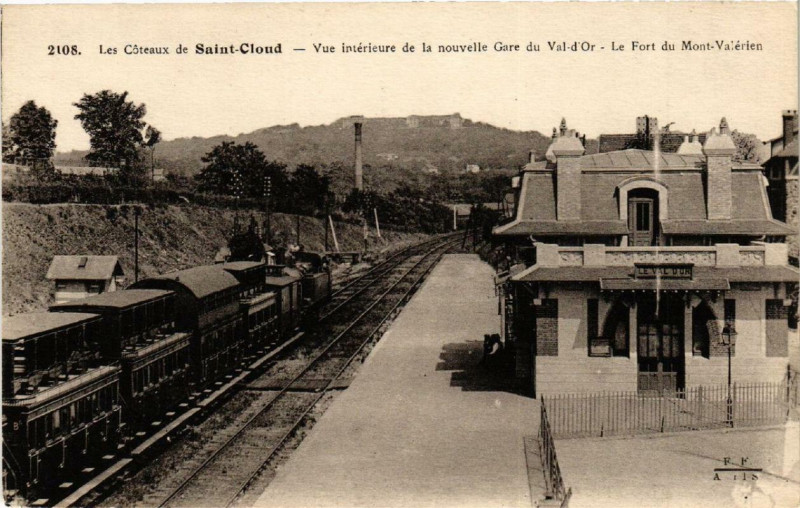 Carte postale ancienne Les Coteaux de Saint-Cloud Vue interieure de la nouvelle Gare à Saint-Cloud