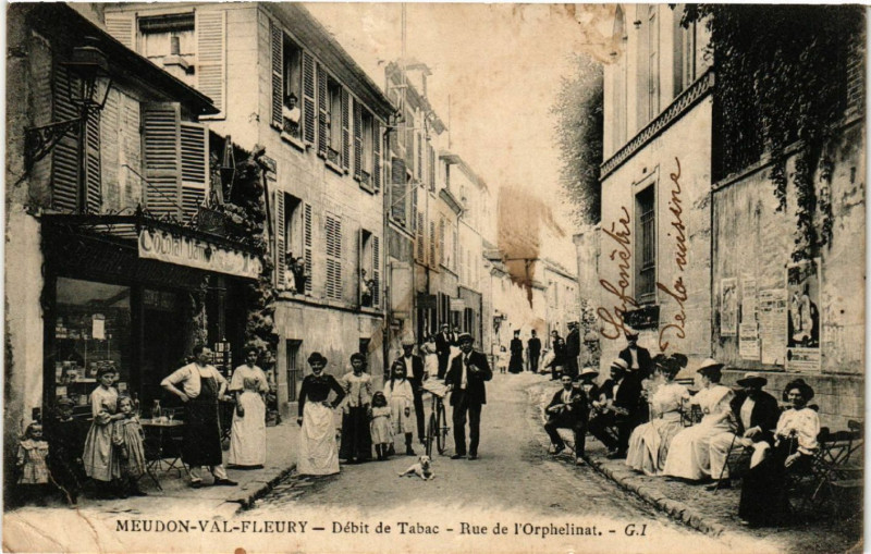 Carte postale ancienne Meudon-val-Fleury - Débit de Tabac -Rue de l'Orphelinat à Meudon