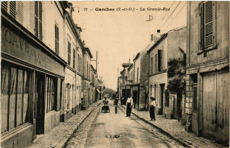 Carte postale ancienne Garches (S.-et-O.) - La Grande-Rue à Garches
