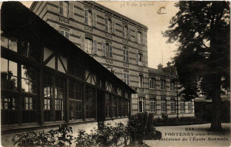 Carte postale ancienne Fontenay-aux-Roses - Intérieur de l'Ecole Normale à Fontenay-aux-Roses