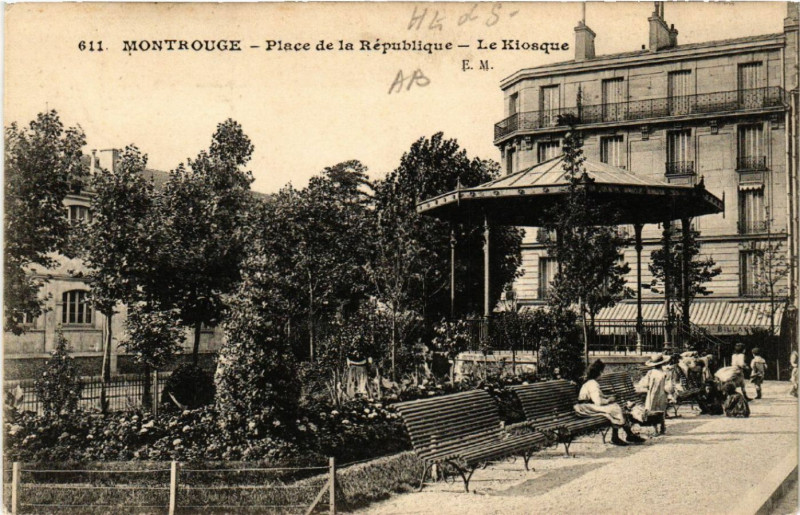 Carte postale ancienne Montrouge  - Place de la République - Le Kiosque à Montrouge