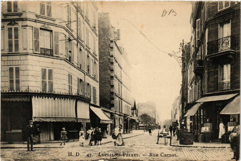 Carte postale ancienne Levallois-Perret - Rue Carnot à Levallois-Perret