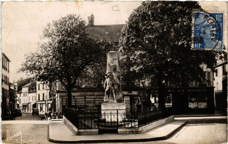 Carte postale ancienne Images de France - Nanterre (Seine) - Le Monument aux Morts à Nanterre