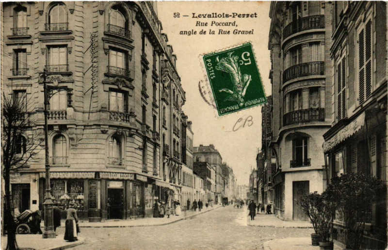 Carte postale ancienne Levallois-Perret - Rue Poccard, angle de la Rue Gravel à Levallois-Perret