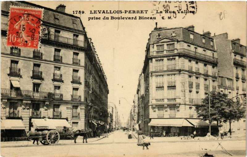 Carte postale ancienne Levallois-Perret - La Rue Vallieq prise du Boulevard Bineau à Levallois-Perret