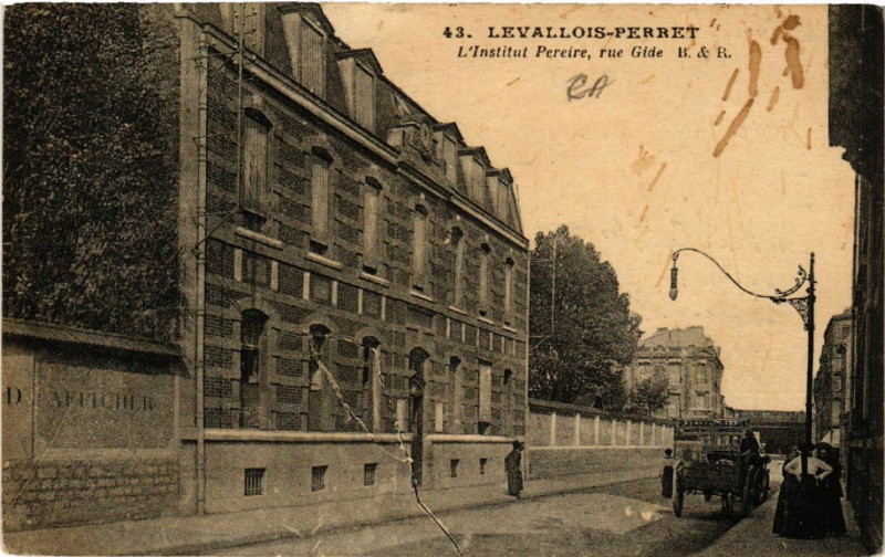 Carte postale ancienne Levallois-Perret -  L'Institut Pereire, rue Gide à Levallois-Perret