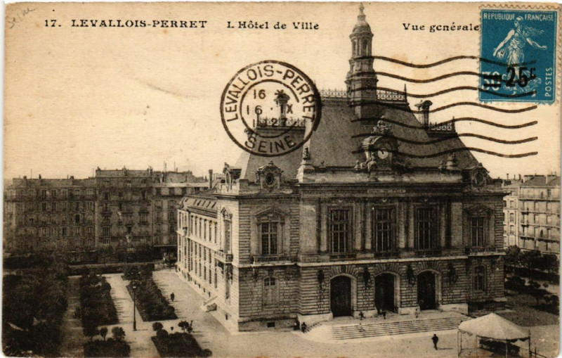 Carte postale ancienne Levallois-Perret -  L'Hotel de Ville - Vue générale à Levallois-Perret
