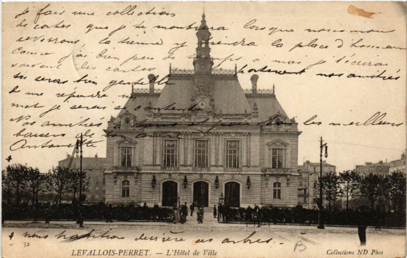 Carte postale ancienne Levallois-Perret -  L'Hotel de Ville à Levallois-Perret