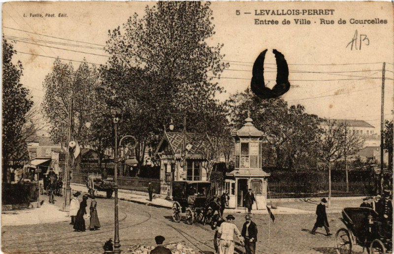 Carte postale ancienne Levallois-Perret -  Entrée de Ville - Rue de Courcelles à Levallois-Perret