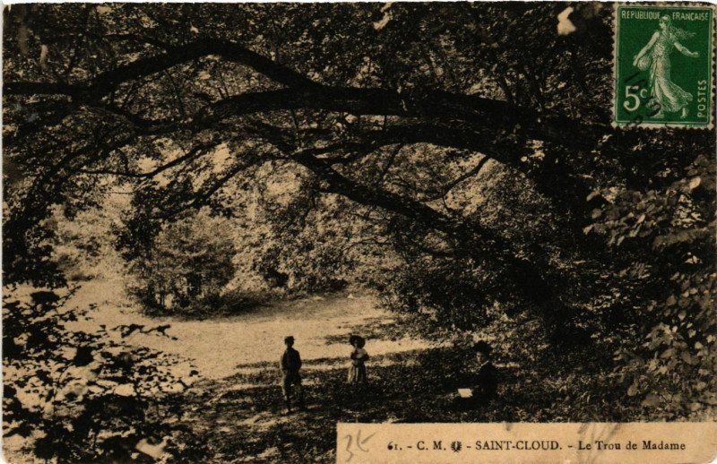 Carte postale ancienne Saint-Cloud - Le Trou de Madame à Saint-Cloud