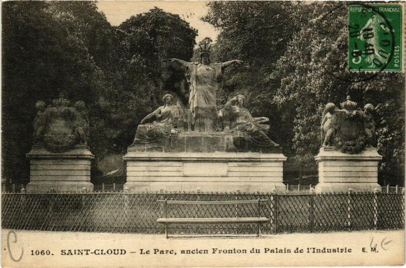 Carte postale ancienne Saint-Cloud - Le Parc , ancien Fronton du Palais de l'Industrie à Saint-Cloud