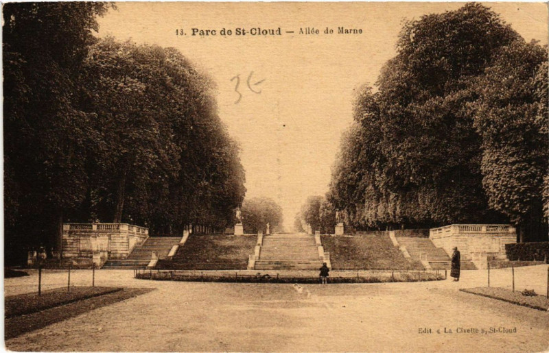 Carte postale ancienne Parc de Saint-Cloud - Allée de Marne à Saint-Cloud