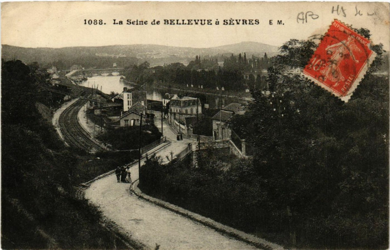 Carte postale ancienne La Seine de Bellevue á Sévres à Sèvres