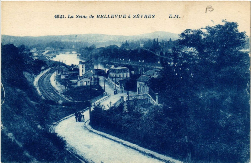 Carte postale ancienne La Seine de Bellevue á Sévres à Sèvres