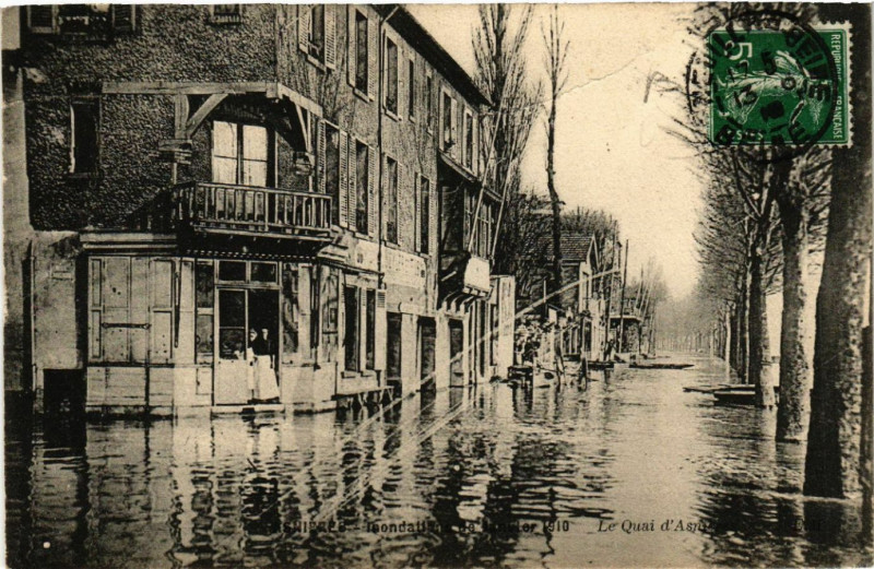 Carte postale ancienne Ishiere - Inondation de Janvier 1910 - Le Quai d'Asniéres