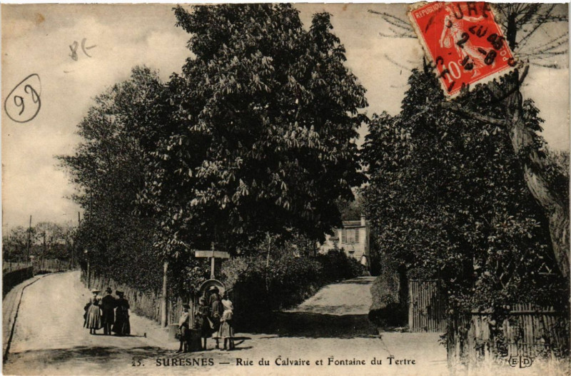 Carte postale ancienne Suresnes - Rue du Calvaire et Fontaine du Tertre à Suresnes