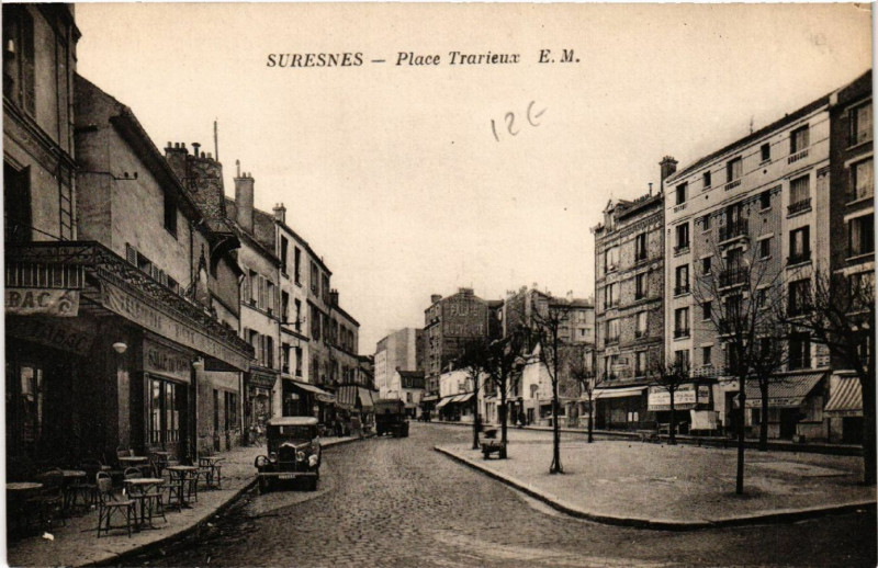 Carte postale ancienne Suresnes - Place Trarieux à Suresnes