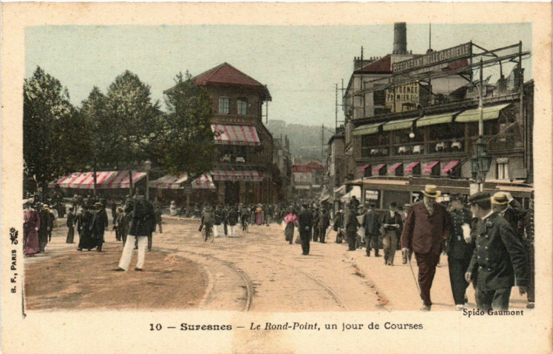 Carte postale ancienne Suresnes - Le Rond-Point, un jour de Courses à Suresnes