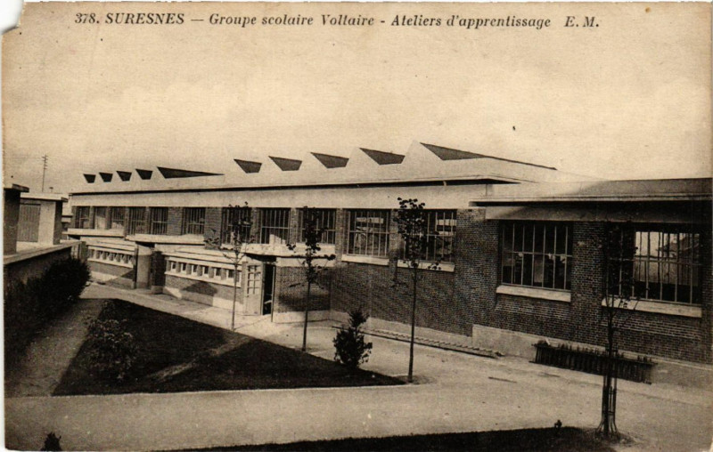 Carte postale ancienne Suresnes - Groupe scolaire Voltaire - Ateliers d'apprentissage à Suresnes