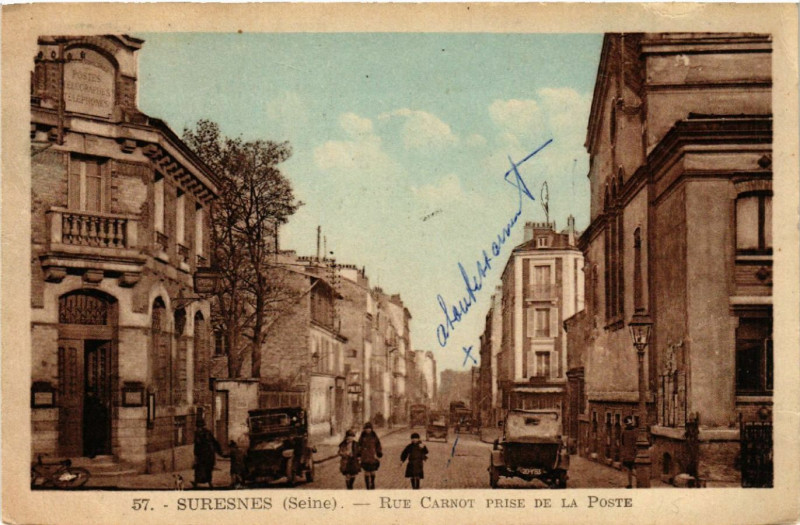 Carte postale ancienne Suresnes (Seine) - Rue Carnot prise de la Poste à Suresnes
