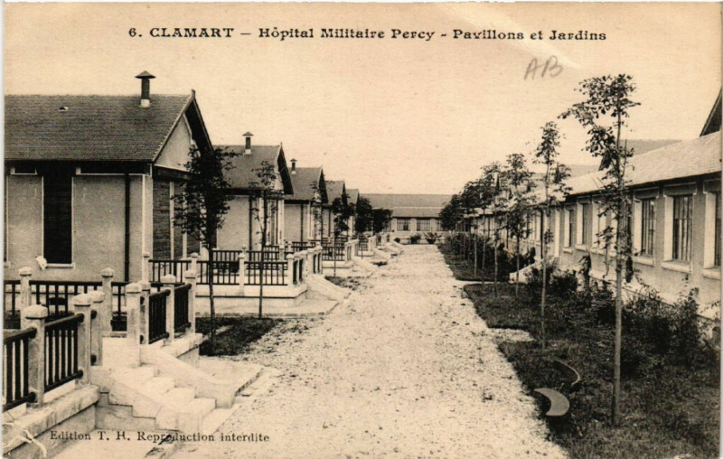 Carte postale ancienne Clamart - Hopital Militaire Percy - Pavillons et Jardins à Clamart
