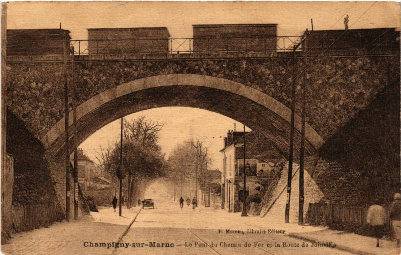 Carte postale ancienne Champigny-sur-Marne - Le Pont du Chemin de Fer et la Route de ...