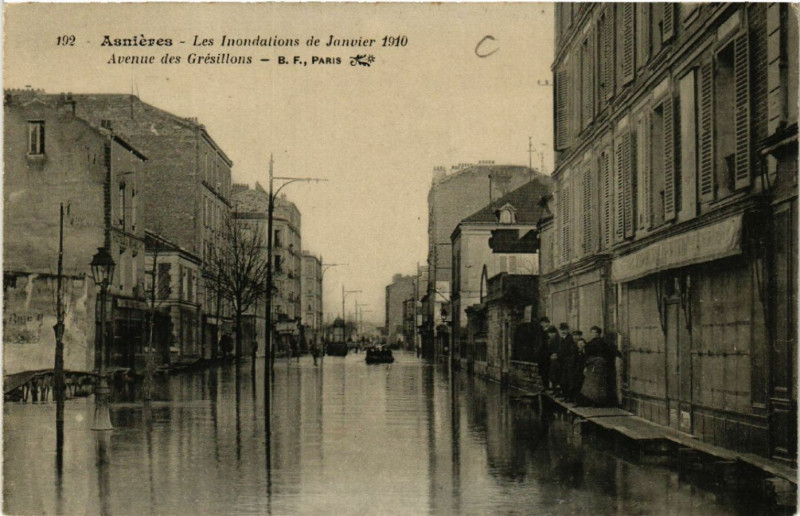 Carte postale ancienne Asniéres- Les Inondations de Janvier 1910 -Avenue des Grésillons