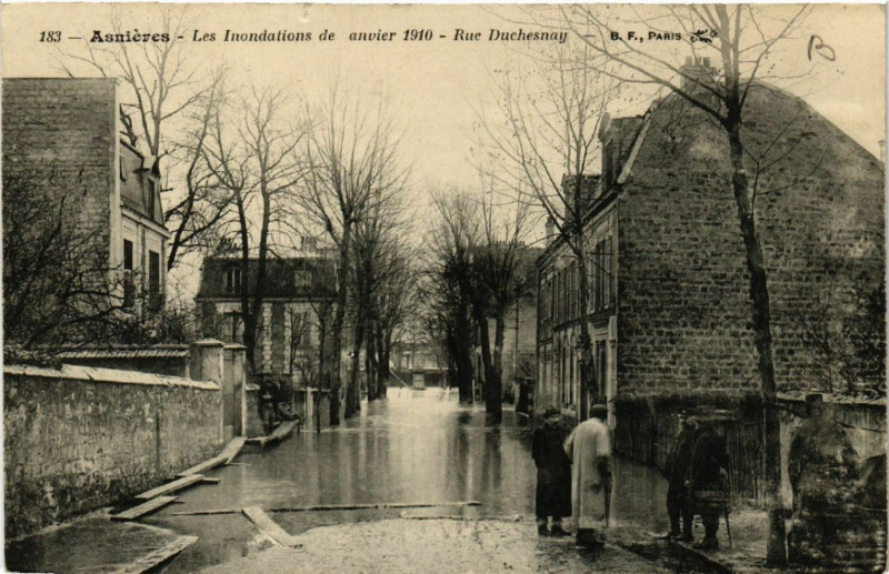 Carte postale ancienne Asniéres - Les Inondations de Janvier 1910 - Rue Duchesnay