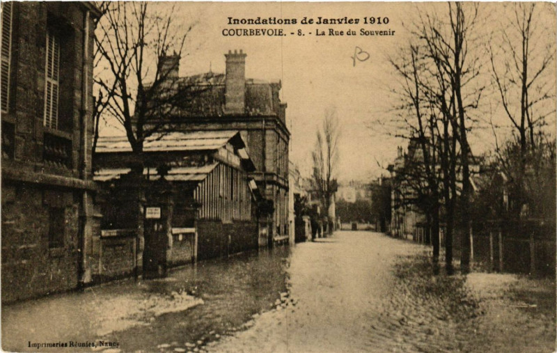Carte postale ancienne Inondation de Janvier 1910 - Courbevoie - Rue du Souvenir à Courbevoie