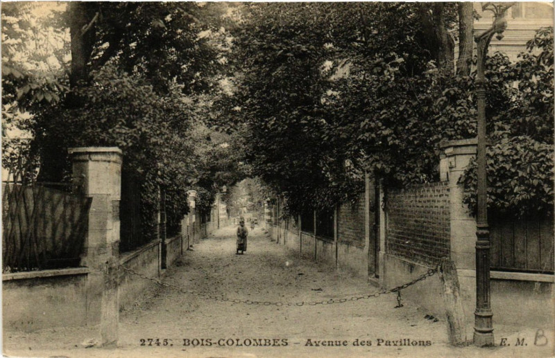 Carte postale ancienne Bois-Colombes - Avenue des Pavillon à Bois-Colombes