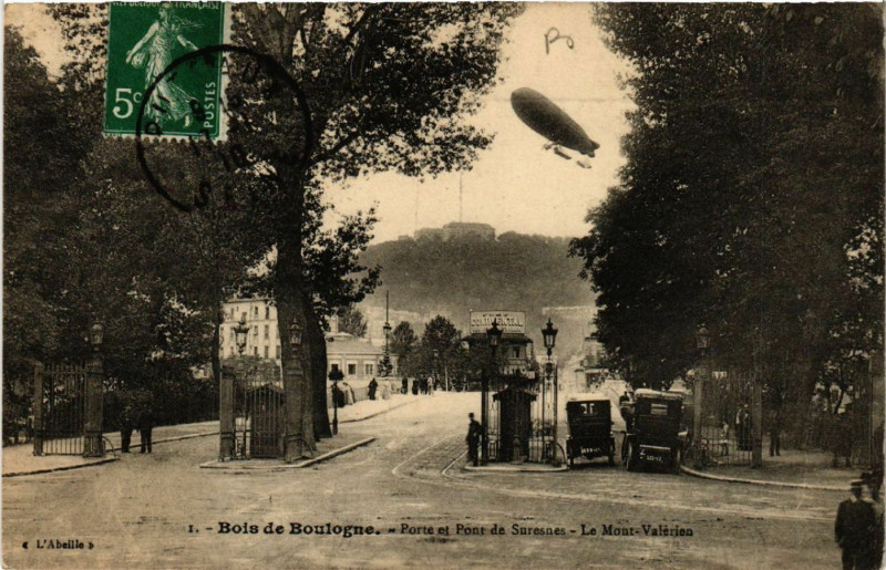 Carte postale ancienne Bois de Boulogne - Porte et Pont de Suresnes - Le Mont-Valérien à Paris 16e