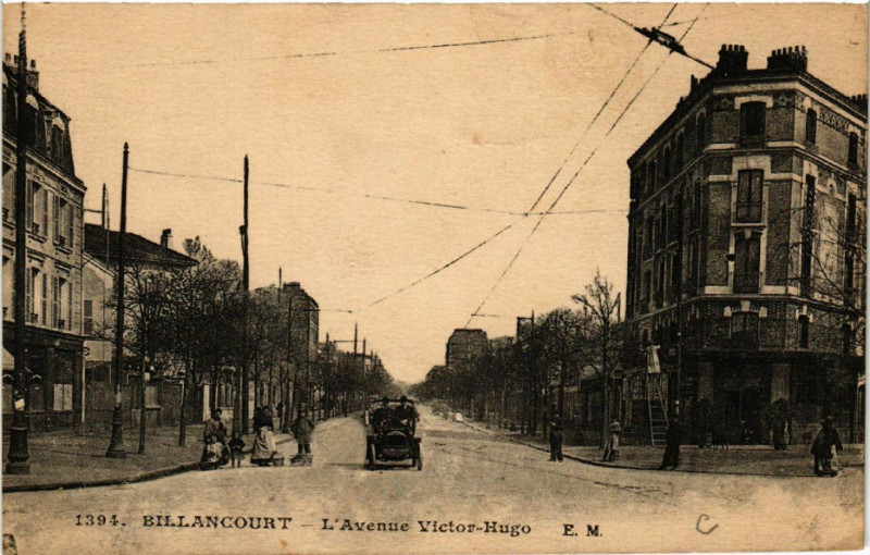 Carte postale ancienne Billancourt - L'Avenue Victor-Hugo