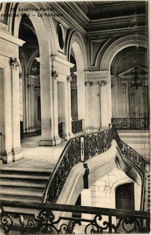 Carte postale ancienne Levallois -Perret - Hotel de Ville - Le Péristyle à Levallois-Perret