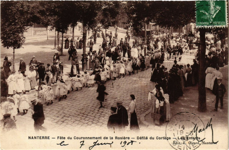 Carte postale ancienne Nanterre Féte du Couronnement de la Rosiére-Défilé du Cortége à Nanterre