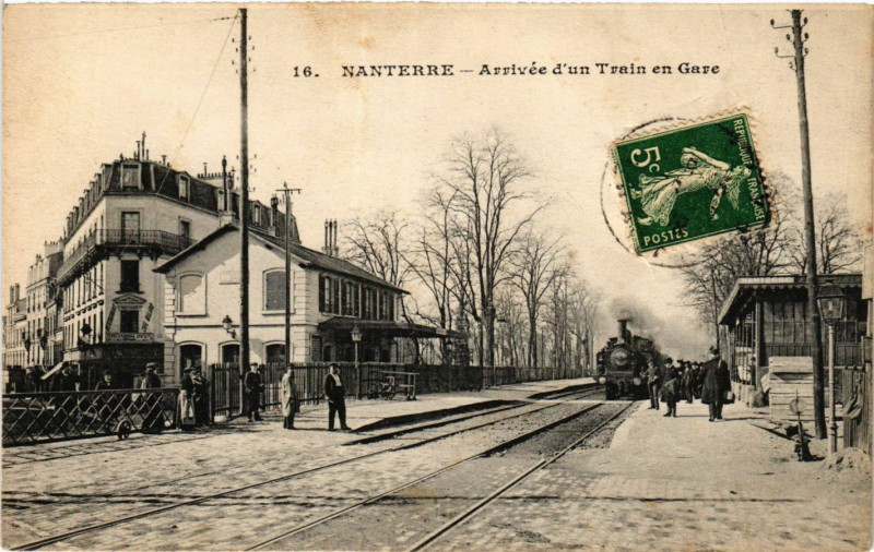 Carte postale ancienne Nanterre Arrivée d'un Train en Gare à Nanterre