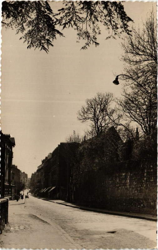 Carte postale ancienne Meudon La Rue de la République à Meudon
