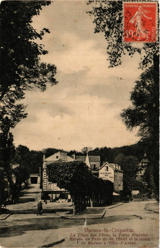 Carte postale ancienne Marnes la Coquette La Place des Fétes-La Porte Blanche à Marnes-la-Coquette