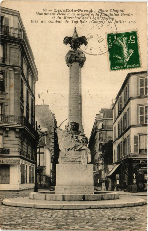 Carte postale ancienne Levallois Perret Place Chaptal-Monument Mémoire Capitaine Braun à Levallois-Perret
