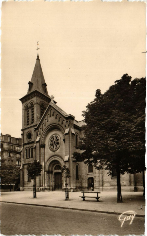 Carte postale ancienne Levallois Perret Eglise Saint Justin, Place d'Estienne d'Orves à Levallois-Perret