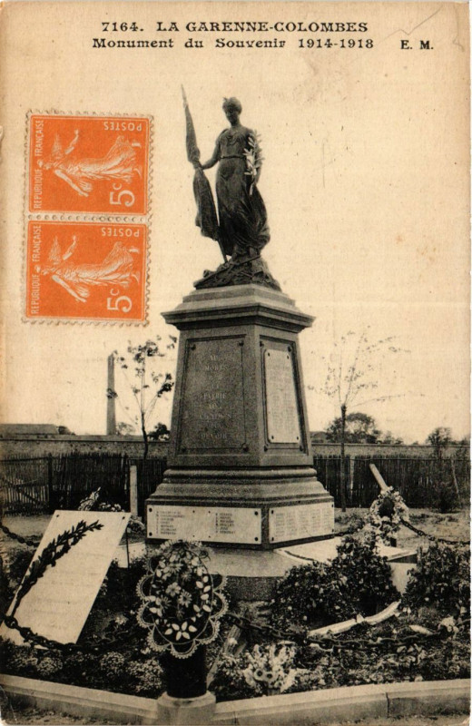 Carte postale ancienne La Garenne Colombes Monument du Souvenir 1914-1918 à Colombes