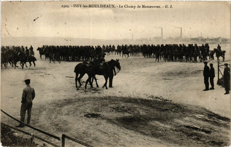 Carte postale ancienne Le Champ de Manoeuvres à Paris 15e